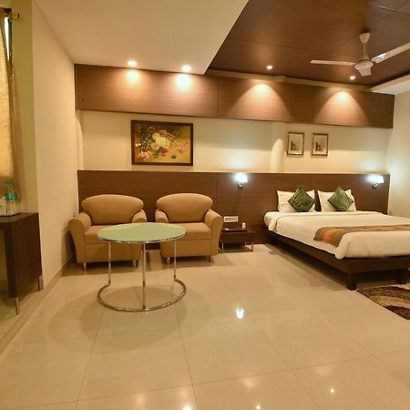 Dibrugarh Club House Hotel Ngoại thất bức ảnh