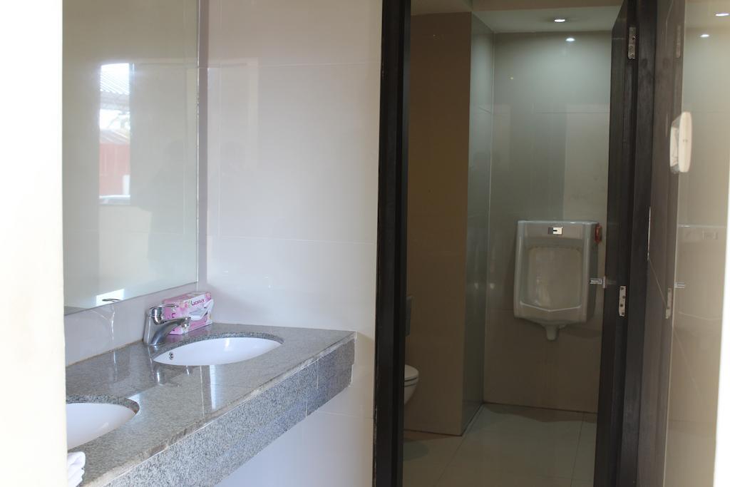Dibrugarh Club House Hotel Ngoại thất bức ảnh