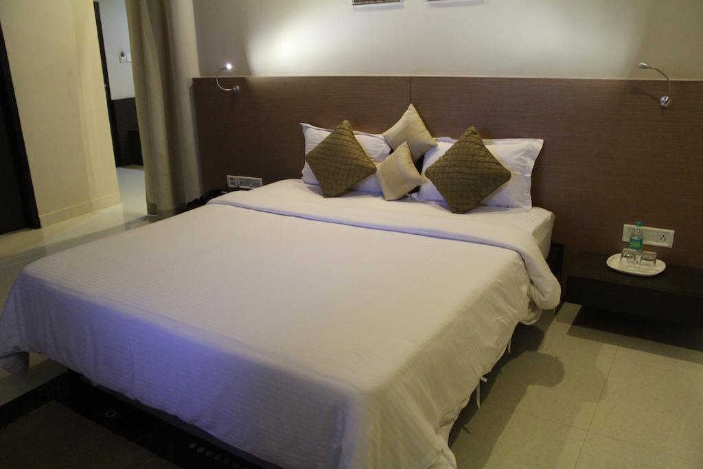 Dibrugarh Club House Hotel Ngoại thất bức ảnh