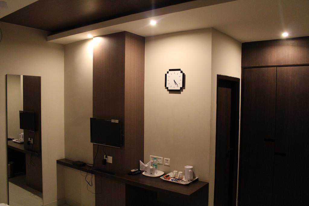 Dibrugarh Club House Hotel Ngoại thất bức ảnh