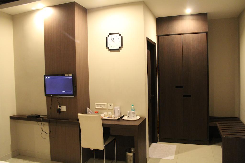 Dibrugarh Club House Hotel Ngoại thất bức ảnh
