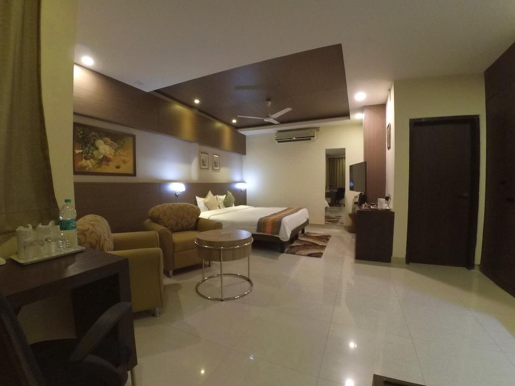 Dibrugarh Club House Hotel Ngoại thất bức ảnh