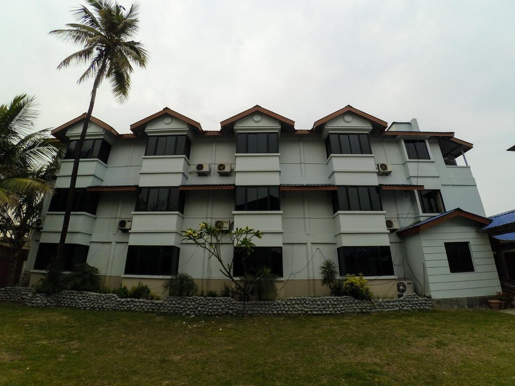 Dibrugarh Club House Hotel Ngoại thất bức ảnh