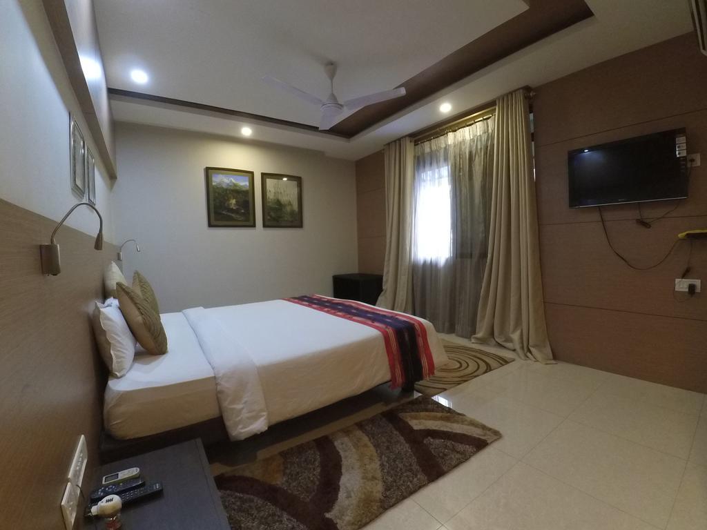 Dibrugarh Club House Hotel Ngoại thất bức ảnh