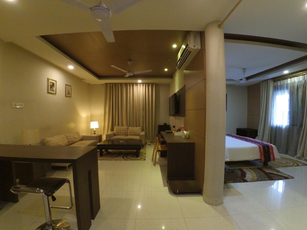 Dibrugarh Club House Hotel Ngoại thất bức ảnh