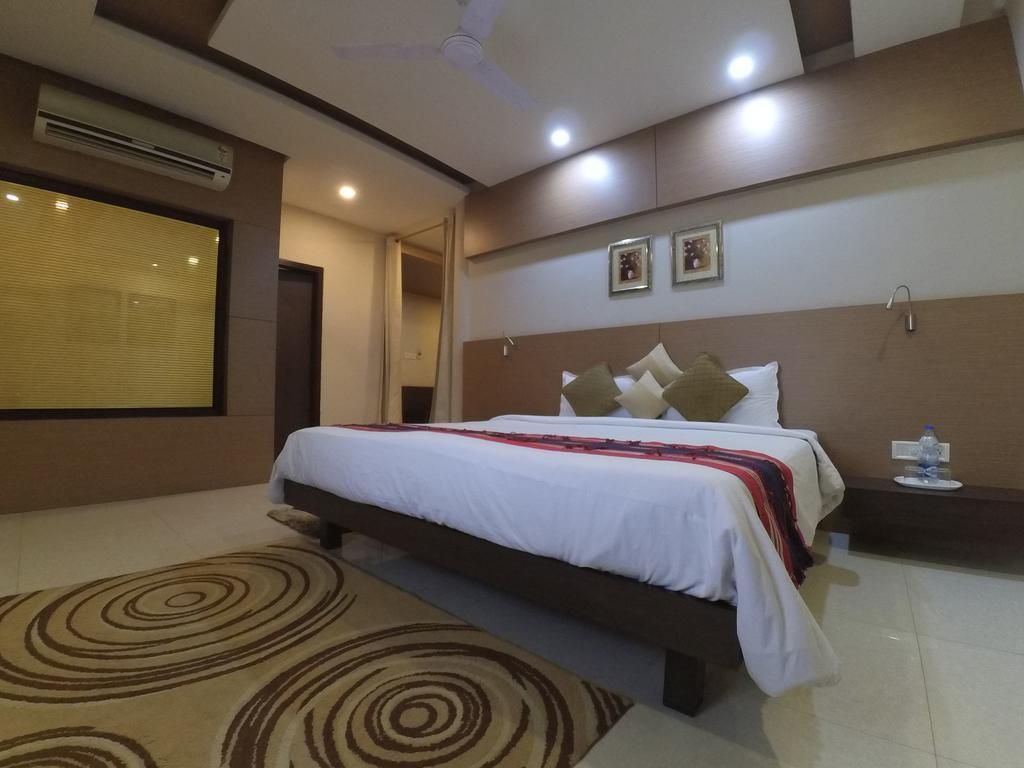Dibrugarh Club House Hotel Ngoại thất bức ảnh
