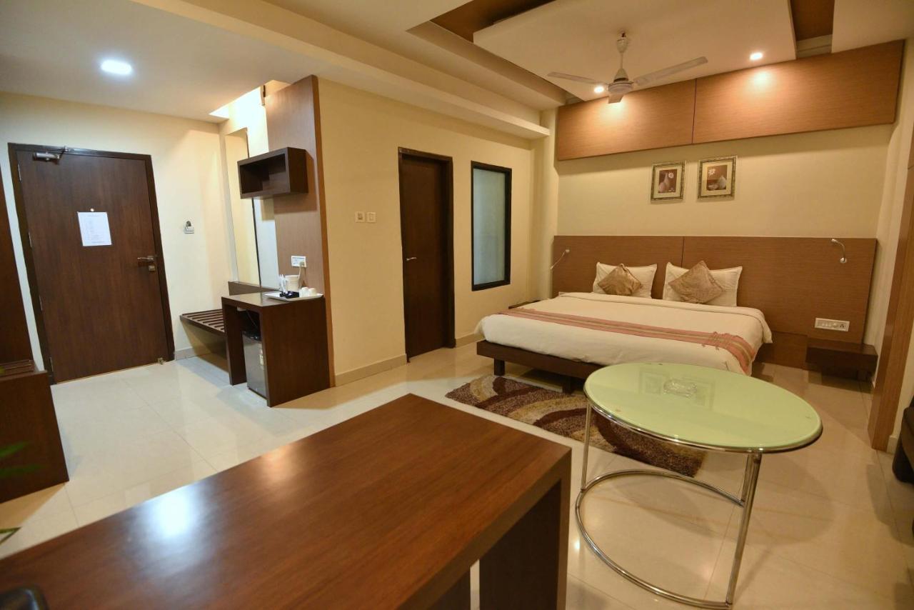 Dibrugarh Club House Hotel Ngoại thất bức ảnh