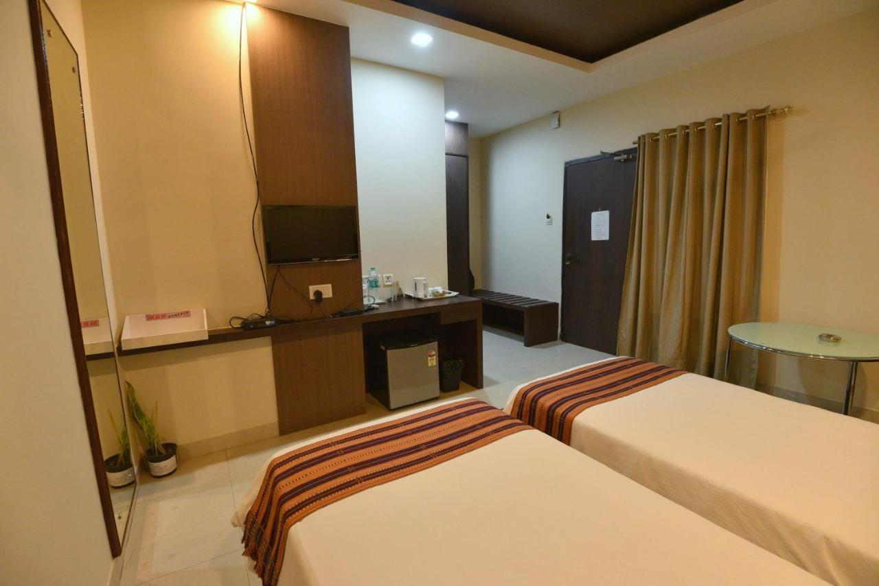 Dibrugarh Club House Hotel Ngoại thất bức ảnh