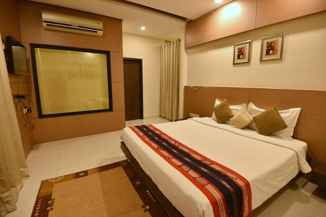 Dibrugarh Club House Hotel Ngoại thất bức ảnh